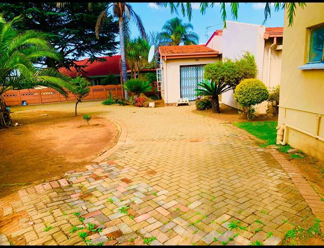 5 BEDROOM HOUSE RENTED IN BIRCHLEIGH
